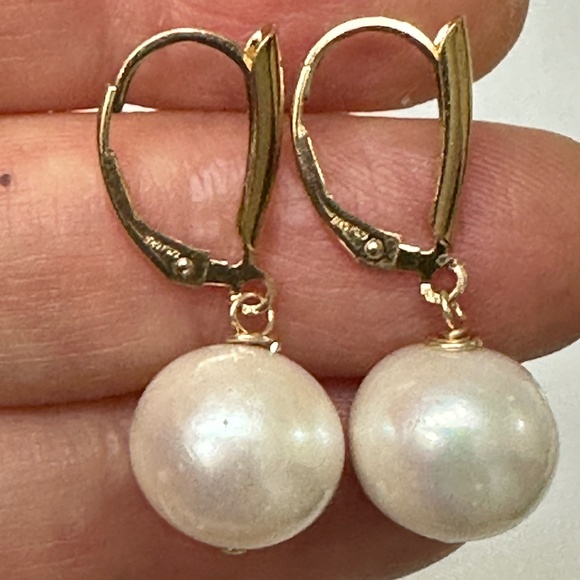 11.5mm White Cultured Freshwater Pearls 14K GF Shield Leverback Earrings - Picture 8 of 8
